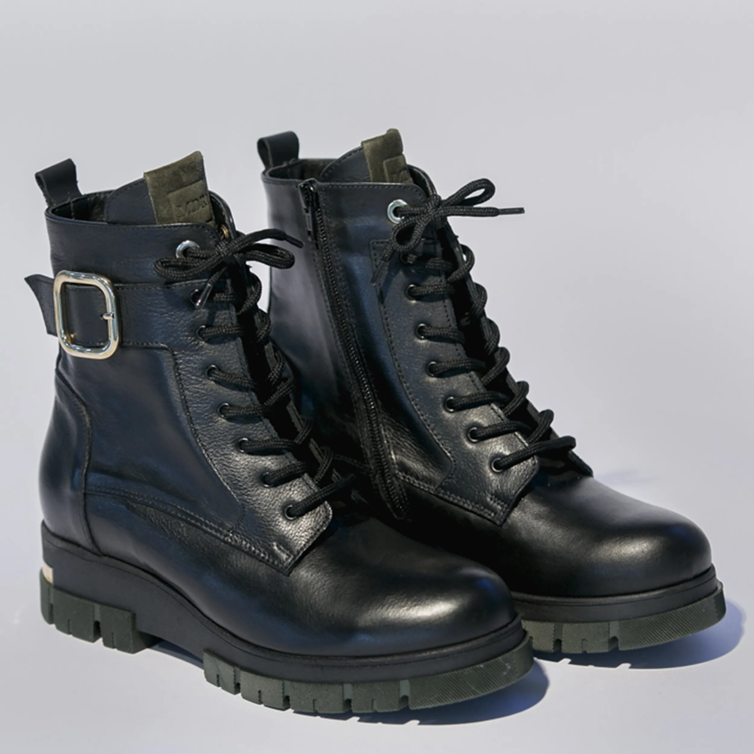 Anfibio nero con suola track