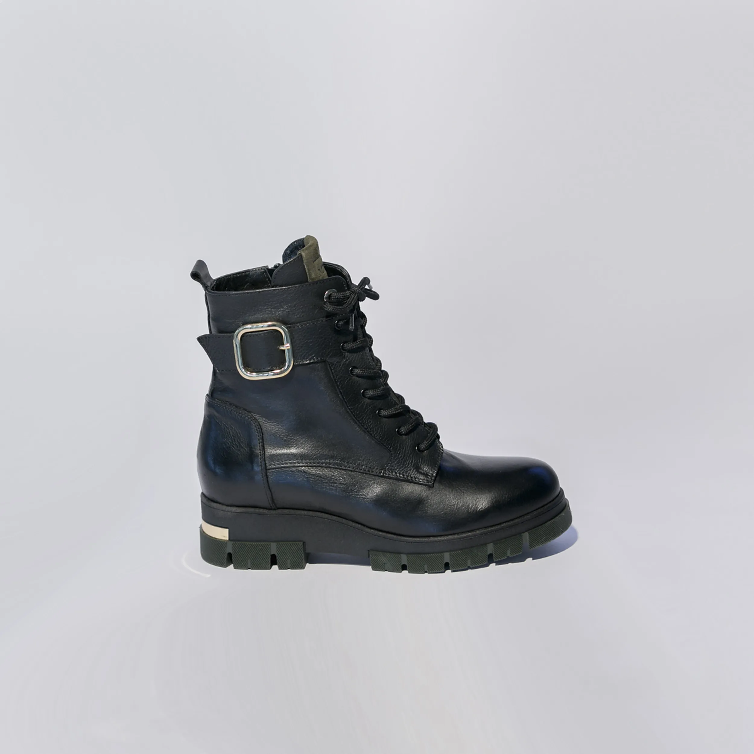 Anfibio nero con suola track