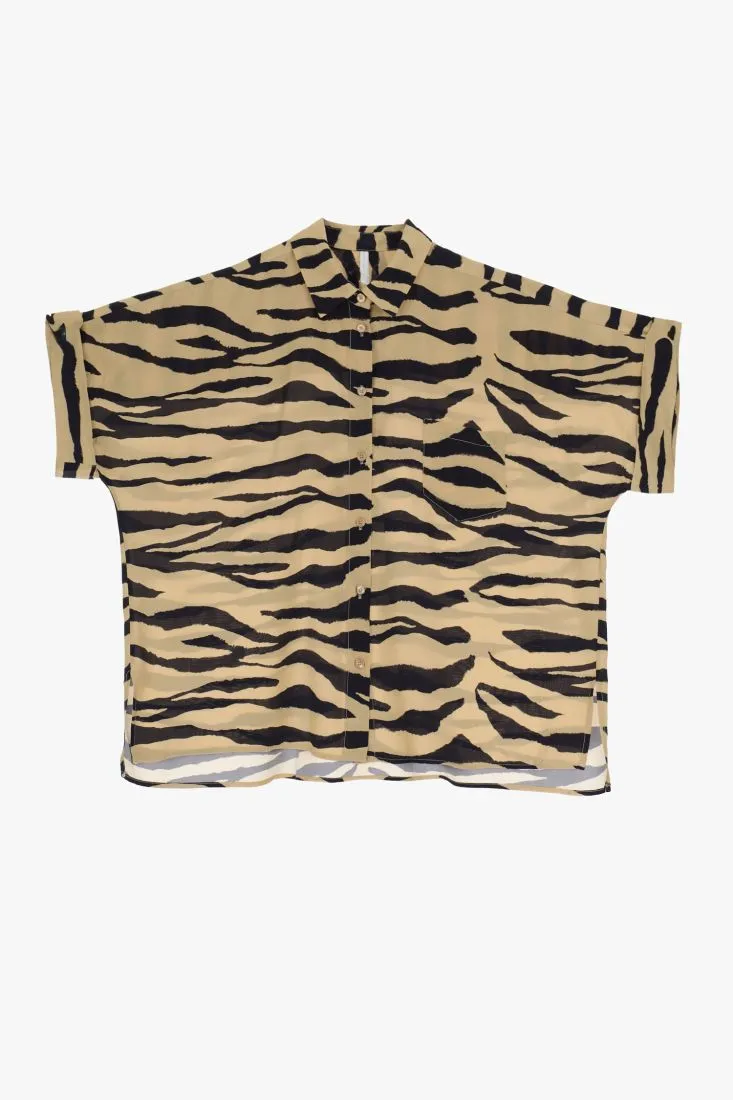 Camicia fantasia animalier con tasca applicata