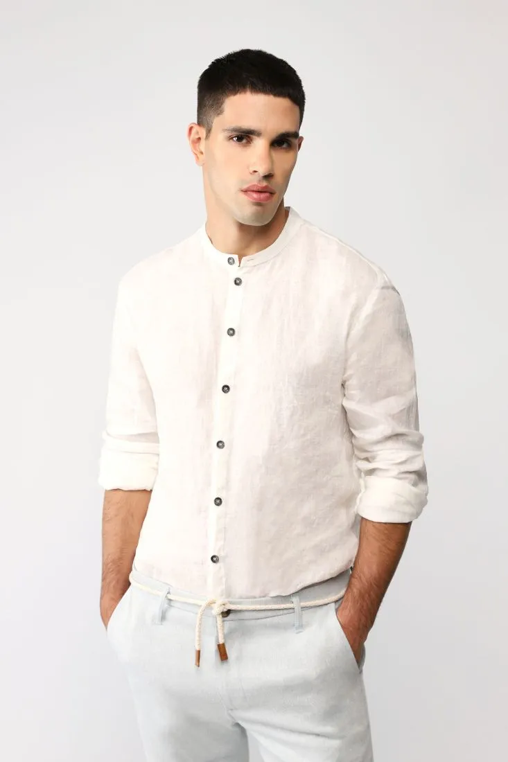 Camicia monocolour con collo alla coreana e bottoni a contrasto
