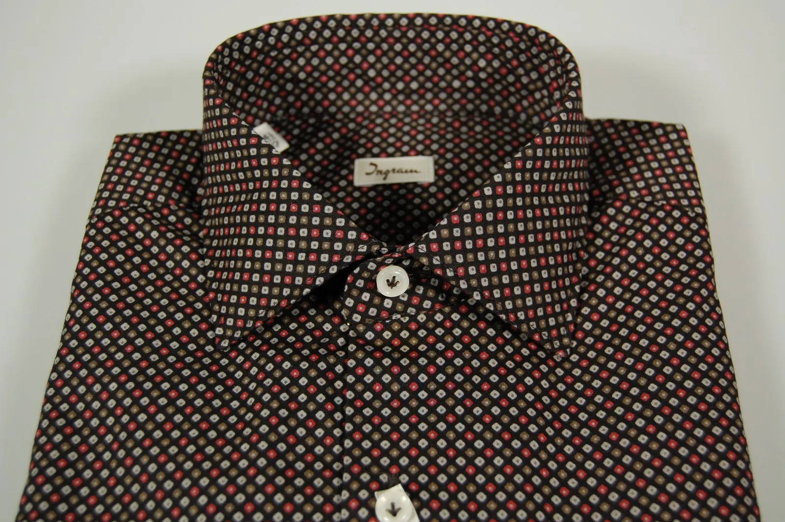 Camicia slim fit ingram fondo nero micro fantasia marrone grigio bordeaux