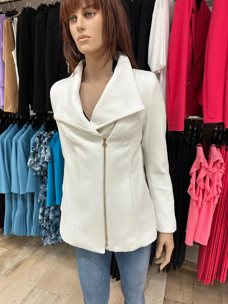 CAPPOTTO RINASCIMENTO CORTO CON CHIUSURA A ZIP DIAGONALE, AMPIO COLLO, TASCHE A FILO VERTICALI TINTA UNITA BIANCO ****
