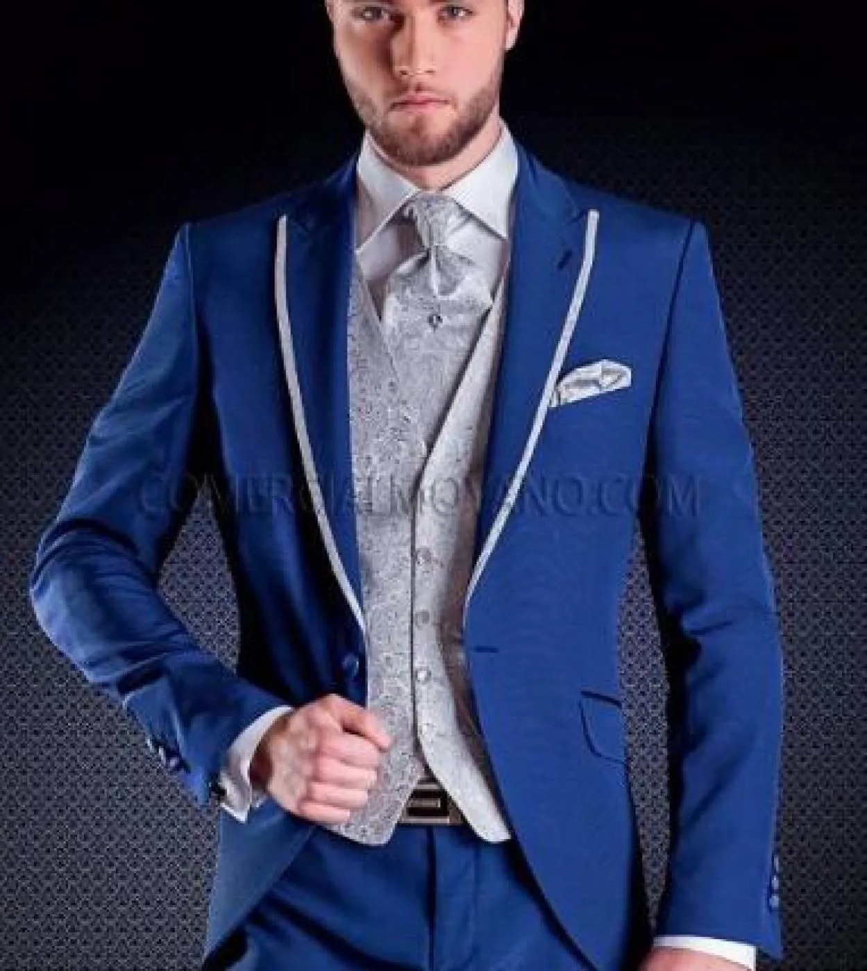 Costume Homme Ultimi disegni Blu Trim Abiti da uomo italiani Blazer da sposa Sposo Slim Fit Tuxedo 3 pezzi Terno Giacca  pantal