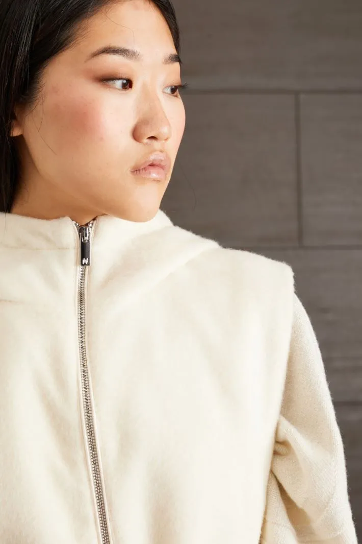 Gilet con cappuccio