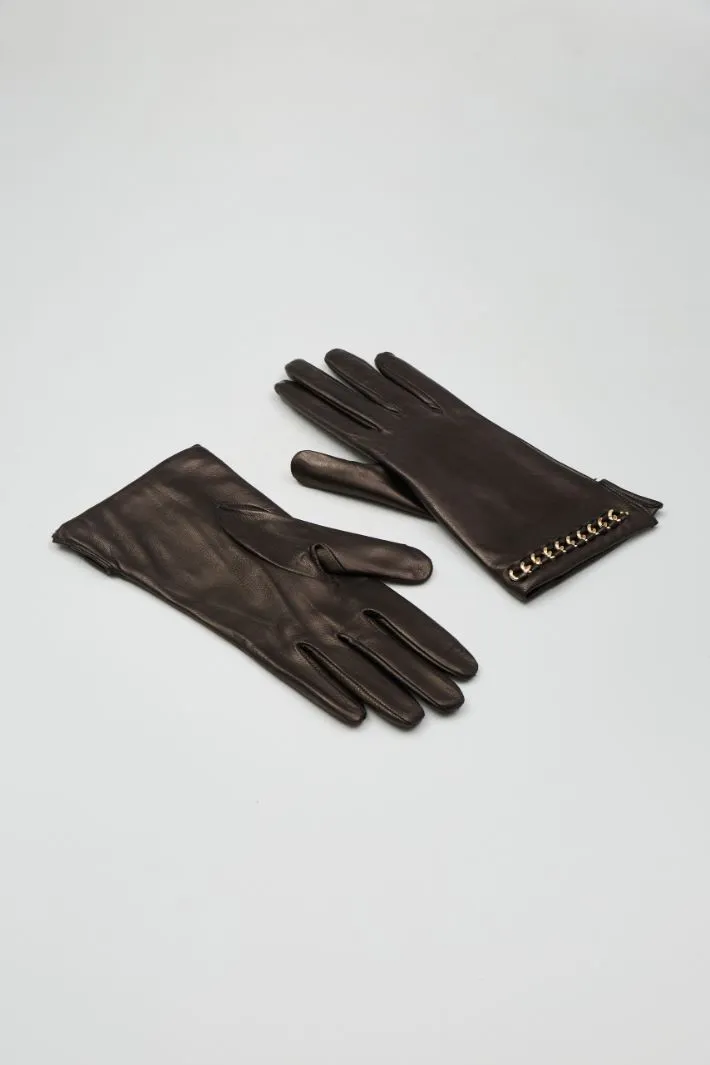 Guati in pelle con catena