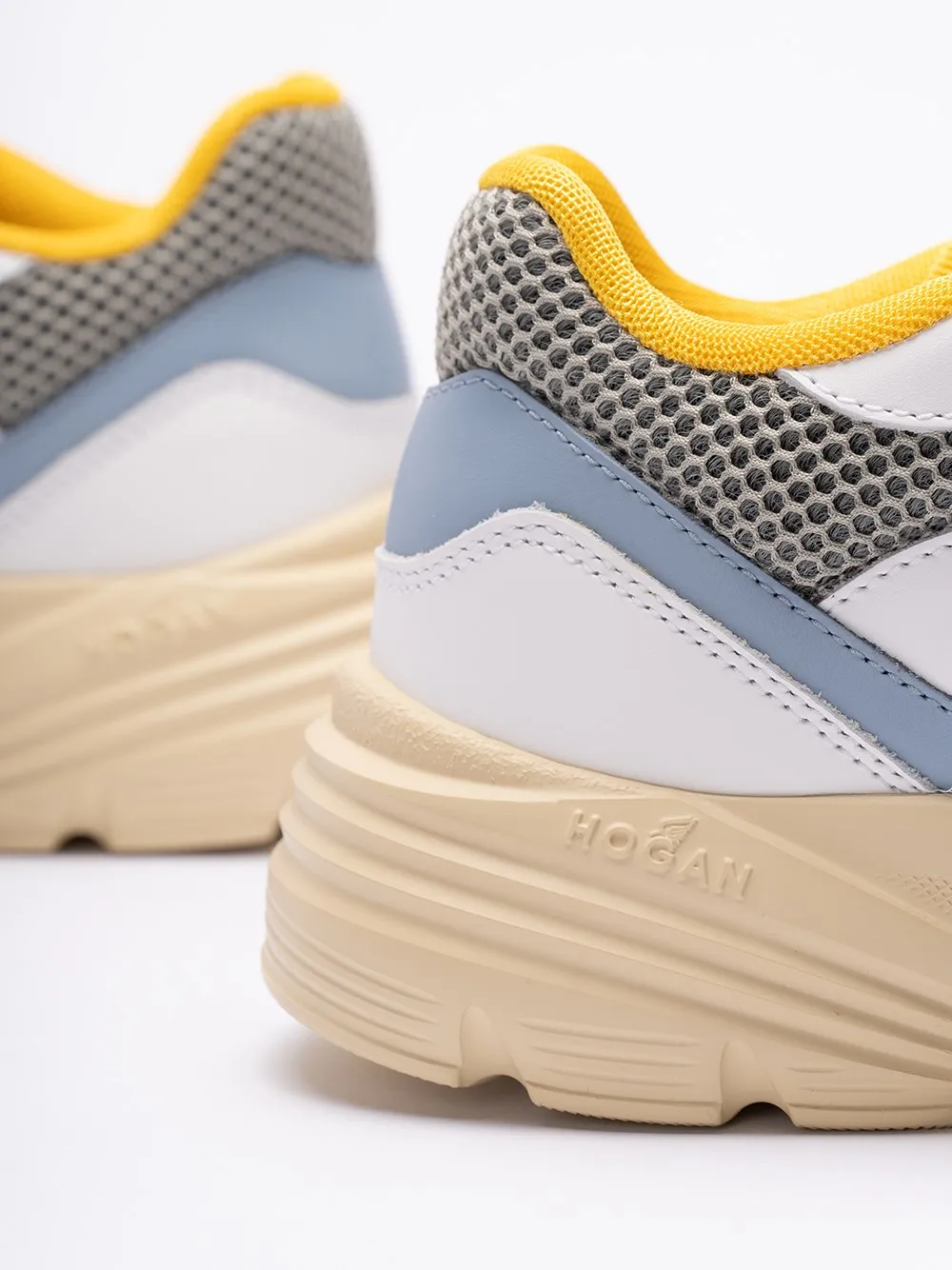 `H665` Sneakers