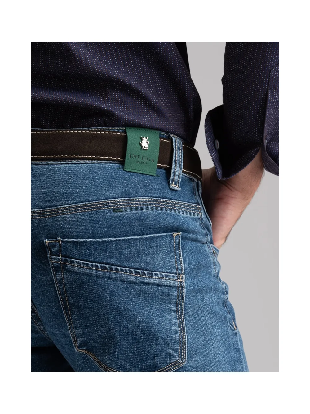 Jeans uomo cinque tasche denim medio con bordo cimosato