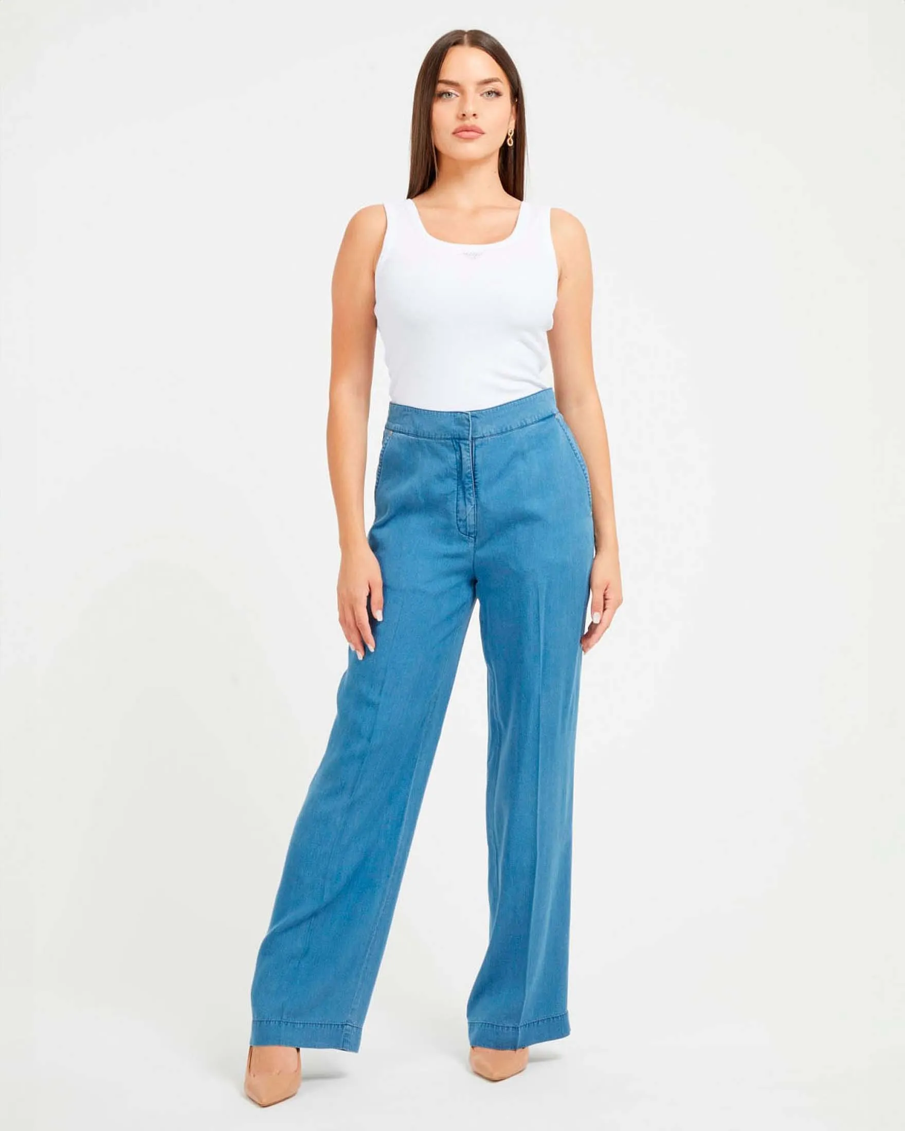 Jeans wide leg a vita alta in Tencel lavaggio chiaro con piega stirata e elastico inserito sul retro
