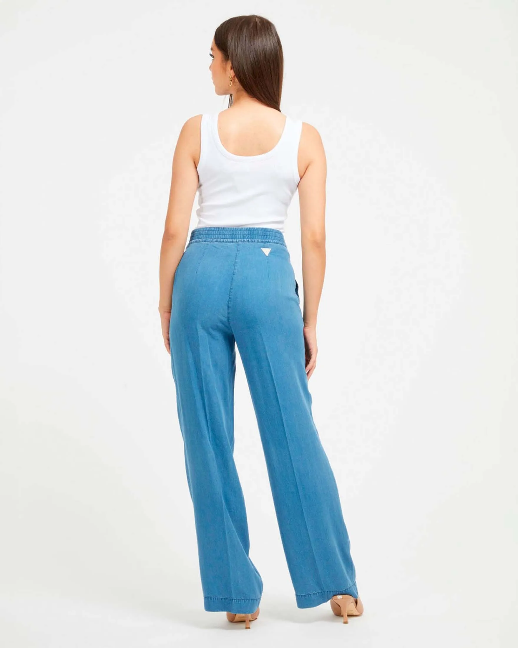 Jeans wide leg a vita alta in Tencel lavaggio chiaro con piega stirata e elastico inserito sul retro