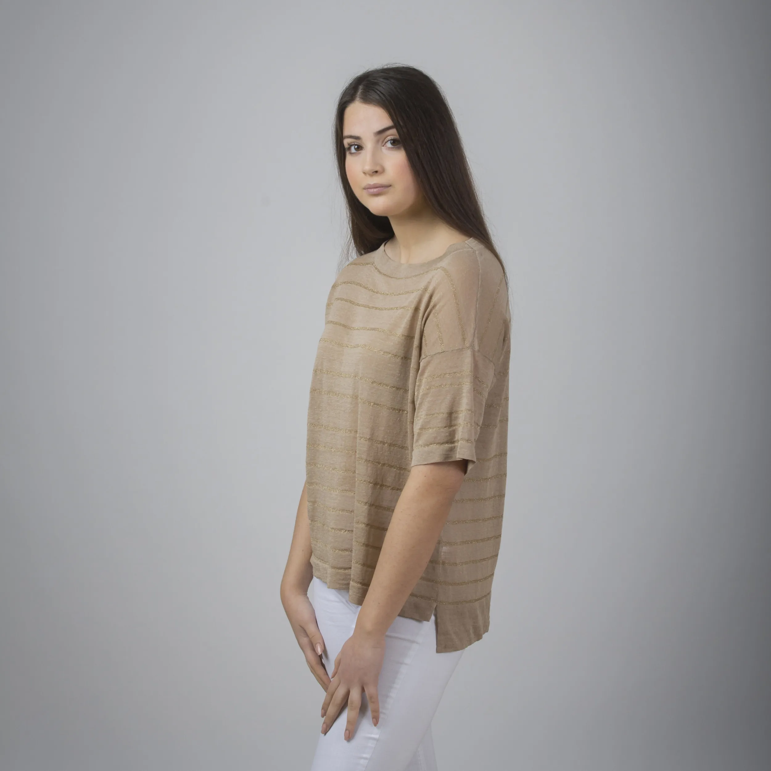 Maglia in lino a manica corta con righe oro