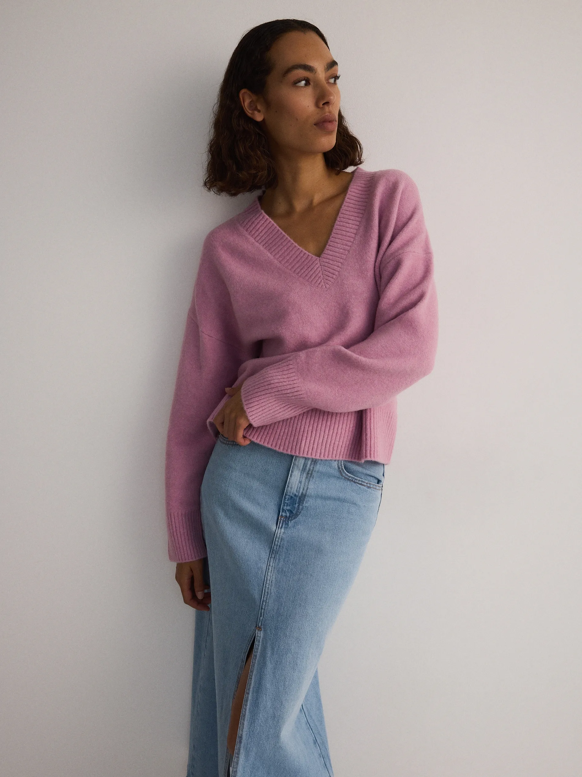 Maglione con profonda scollatura a V