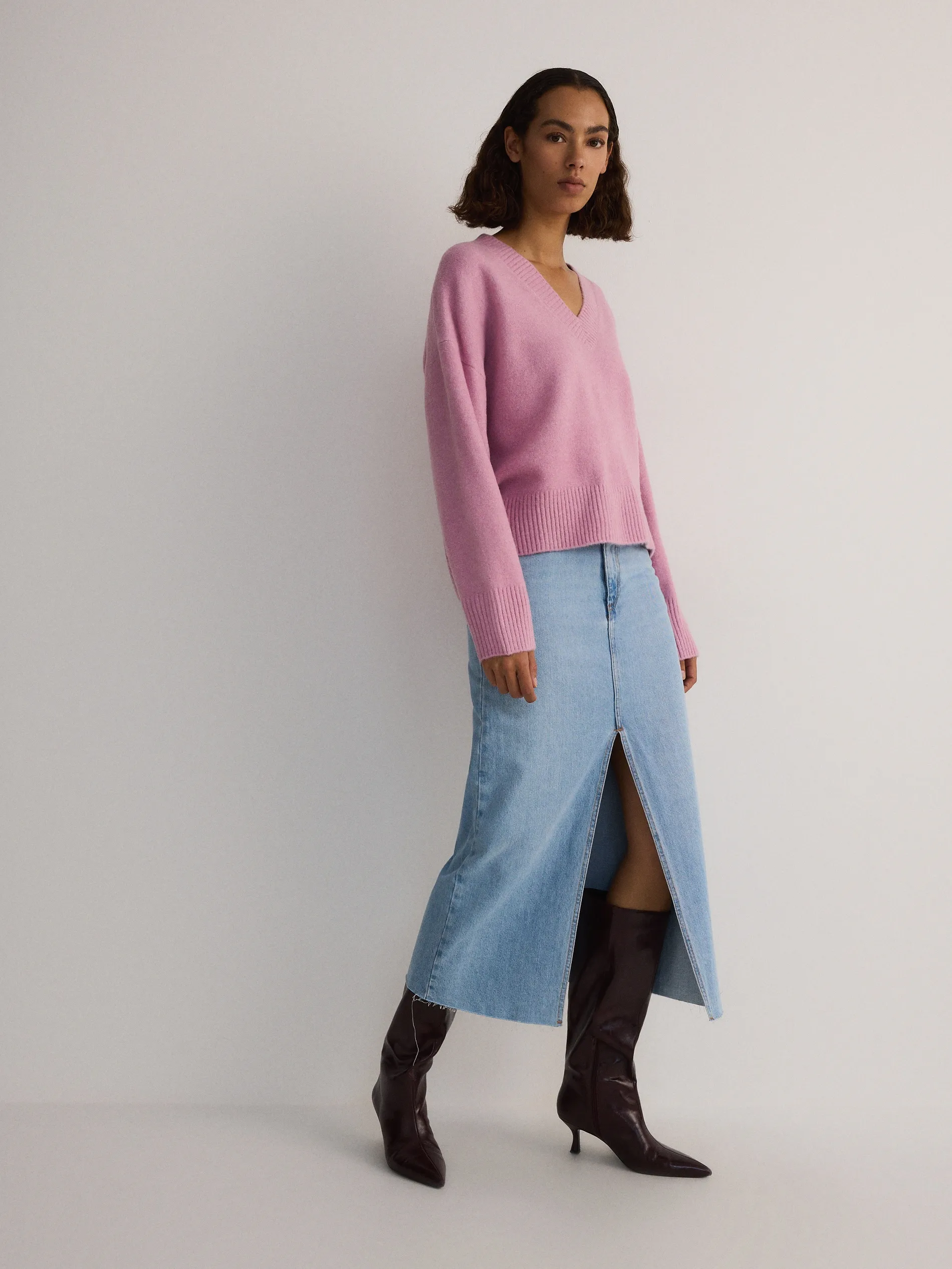 Maglione con profonda scollatura a V