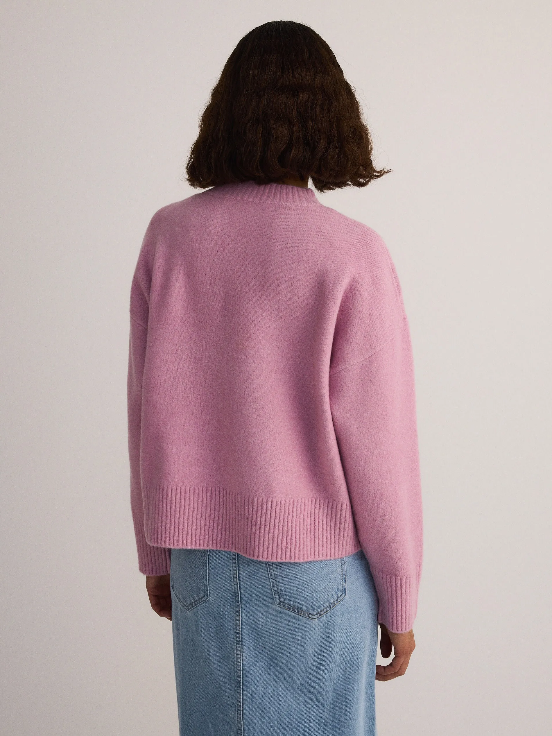 Maglione con profonda scollatura a V