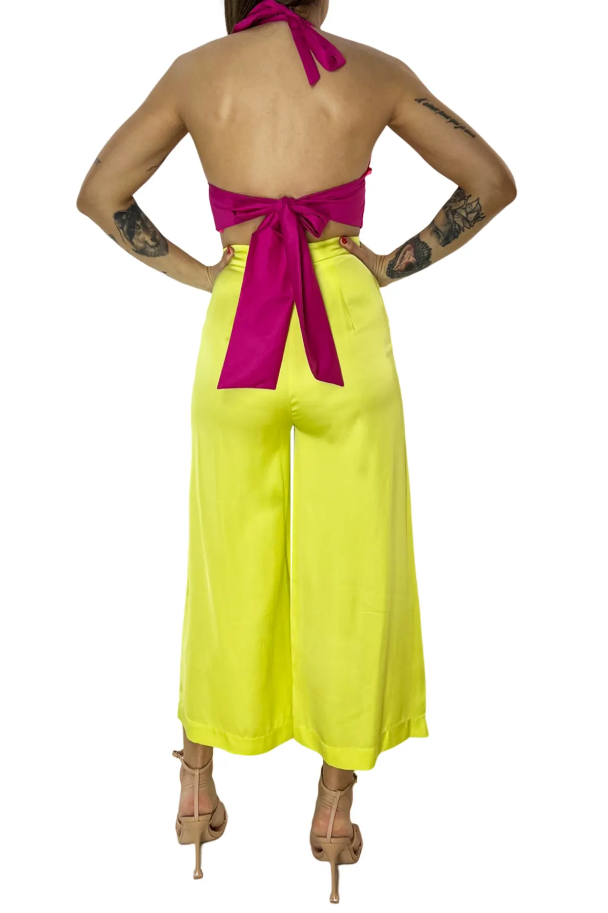 Pantalone donna vita alta lunghezza caviglia in tessuto satin tasche a filo gamba ampia