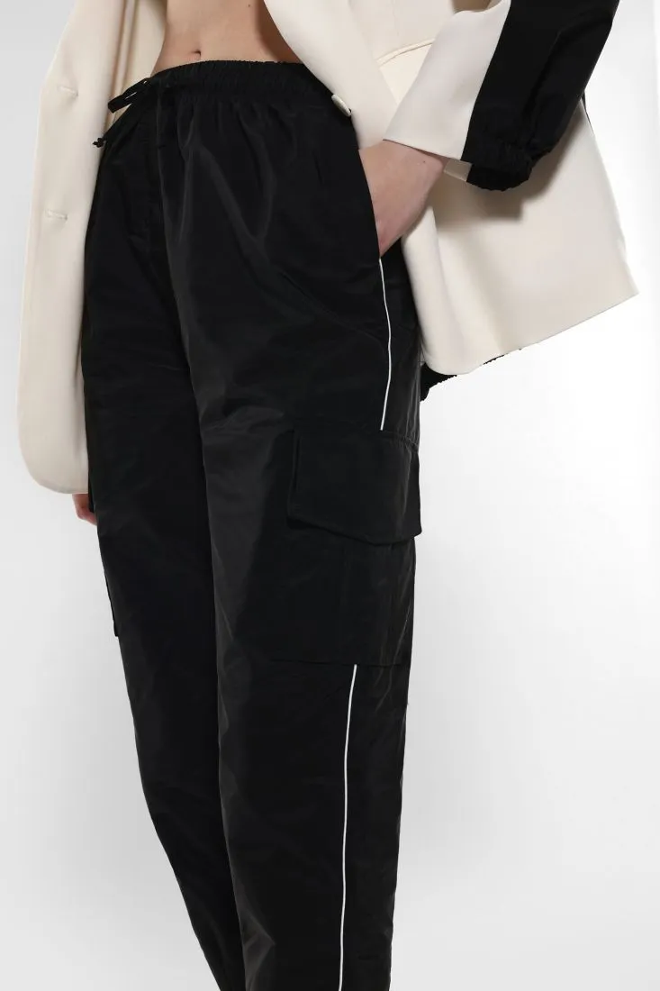 Pantaloni cargo con righino laterale a contrasto e coulisse