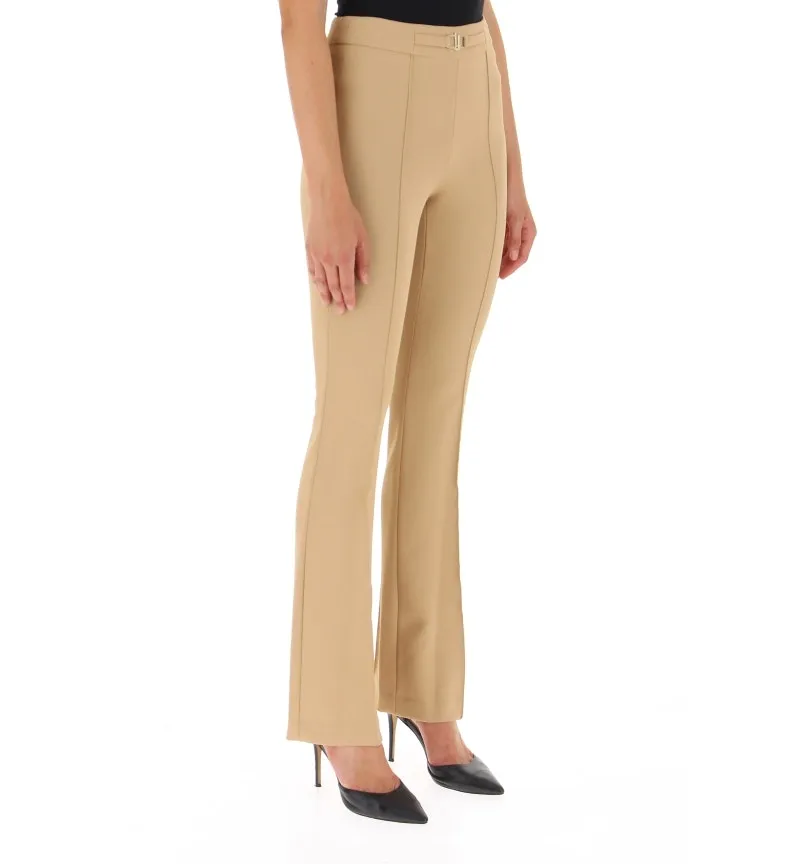 Pantaloni flare