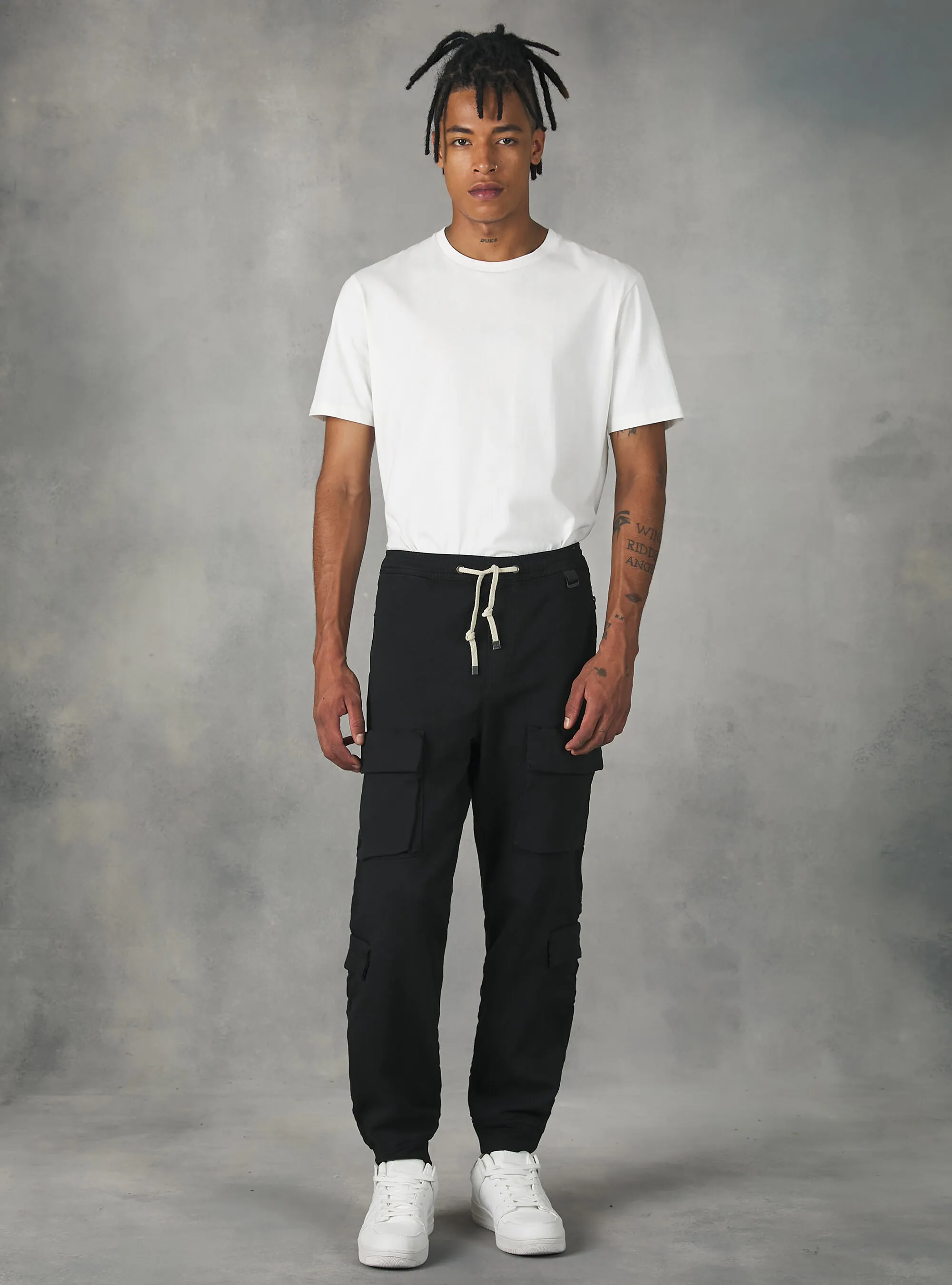 Pantaloni jogger con tasconi