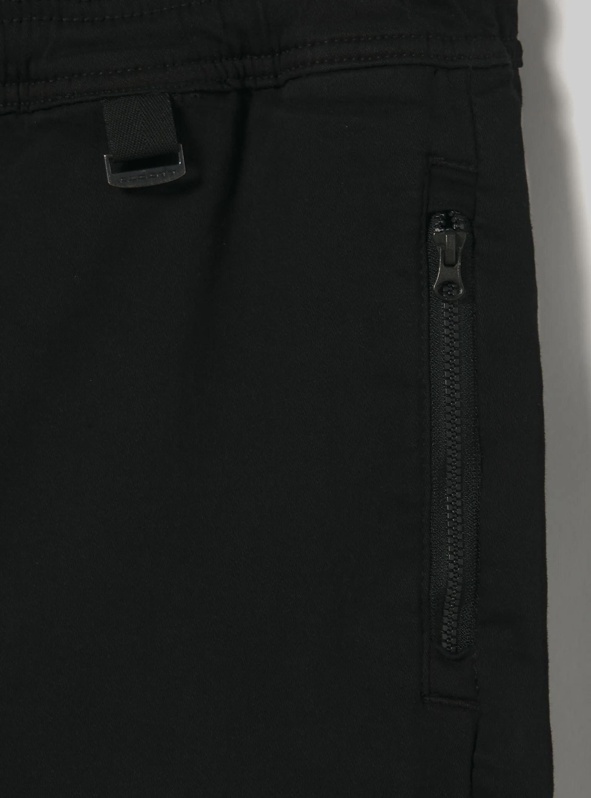 Pantaloni jogger con tasconi