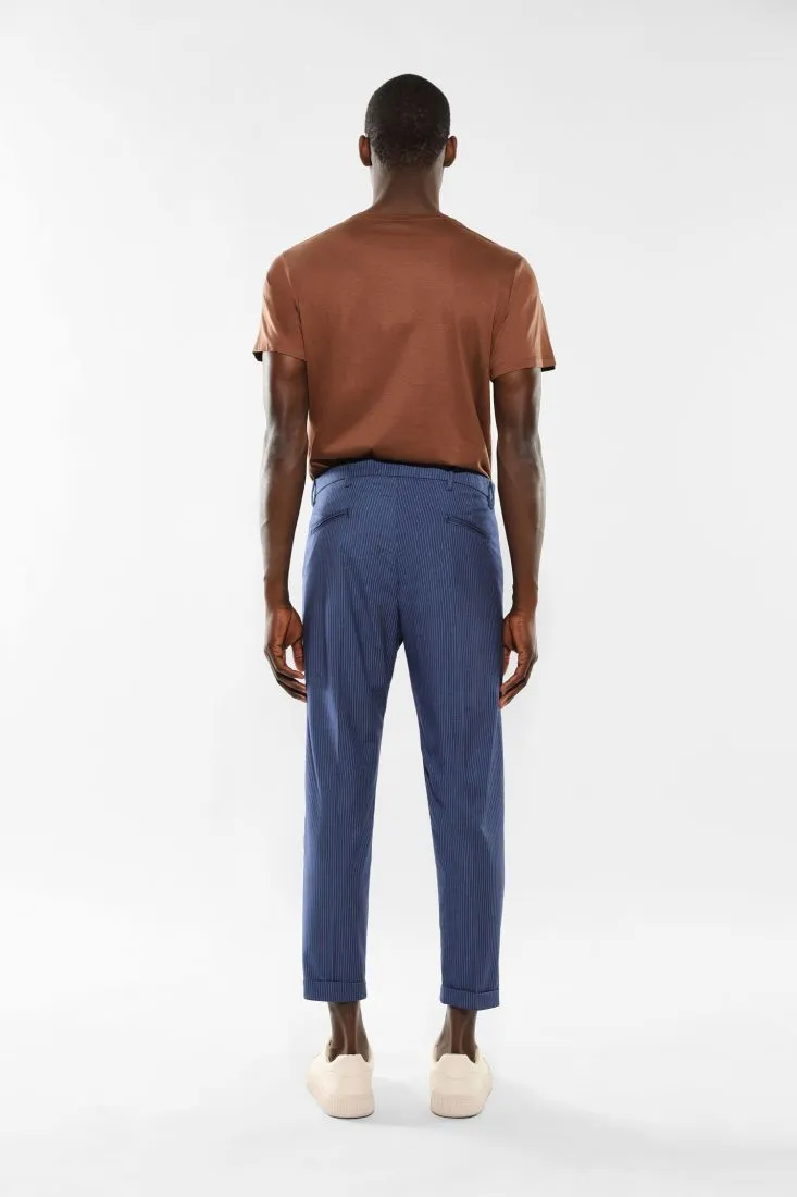 Pantaloni slim-fit fantasia gessata con piega stirata e pinces