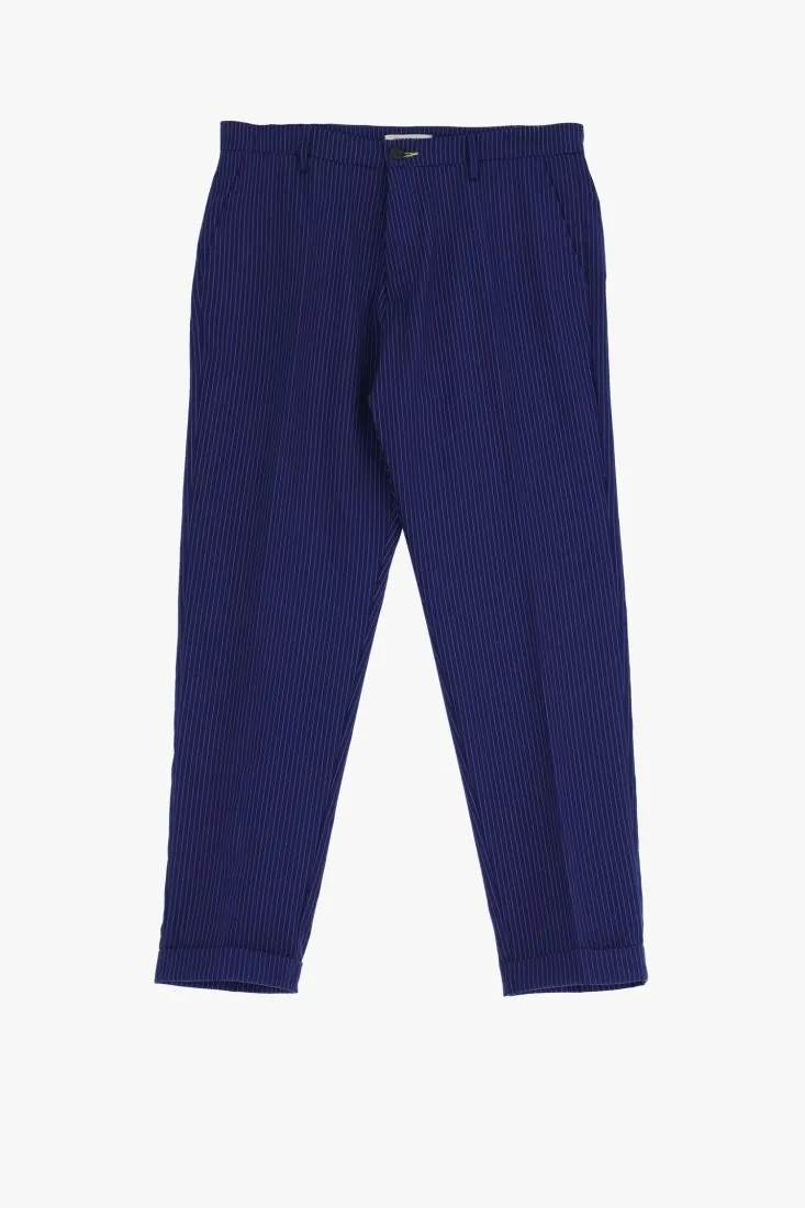 Pantaloni slim-fit fantasia gessata con piega stirata e pinces