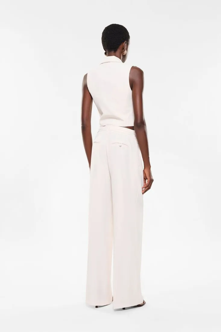 Pantaloni straight con piega stirata e cintura sottile