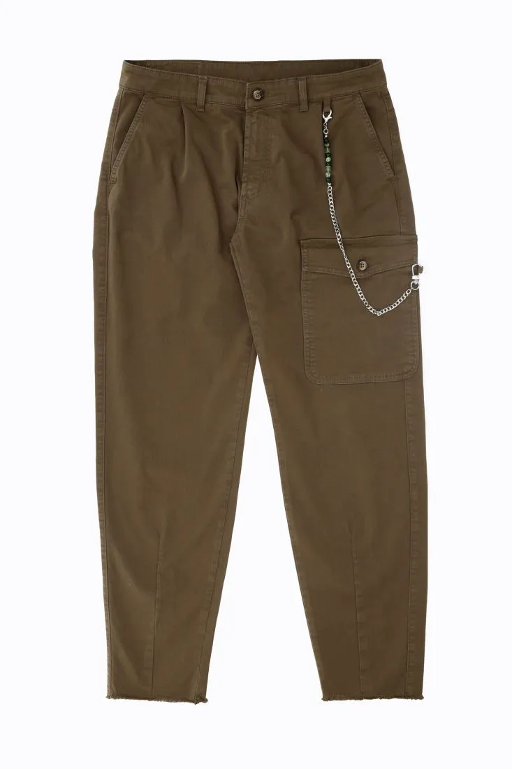 Pantaloni straight monocolour con catena e pinces