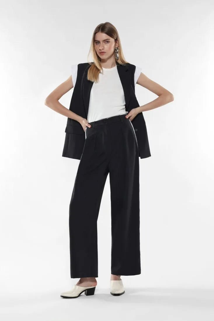 Pantaloni straight monocolour con strisce a contrasto e pinces