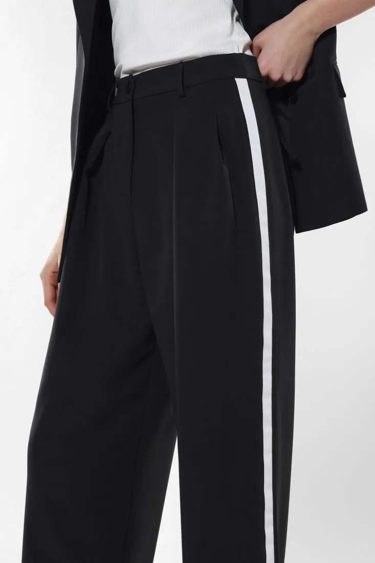 Pantaloni straight monocolour con strisce a contrasto e pinces