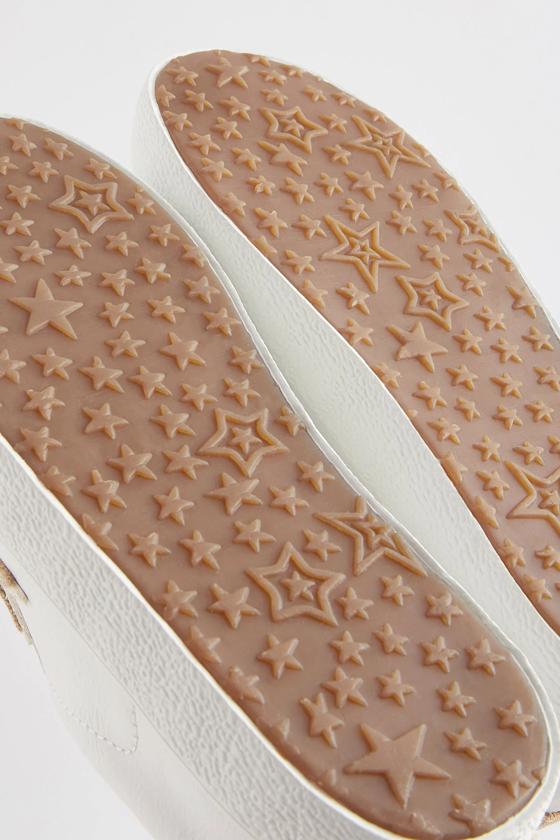 Scarpe da ginnastica stringate con stelle    