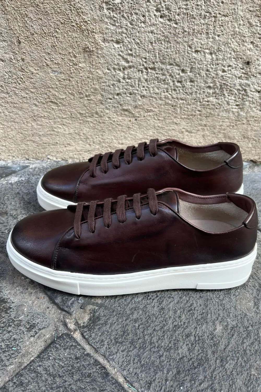Sneakers George's