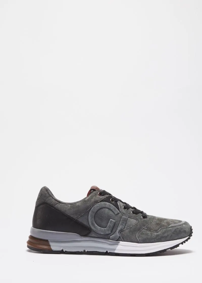 Sneakers in pelle grigia scamosciata