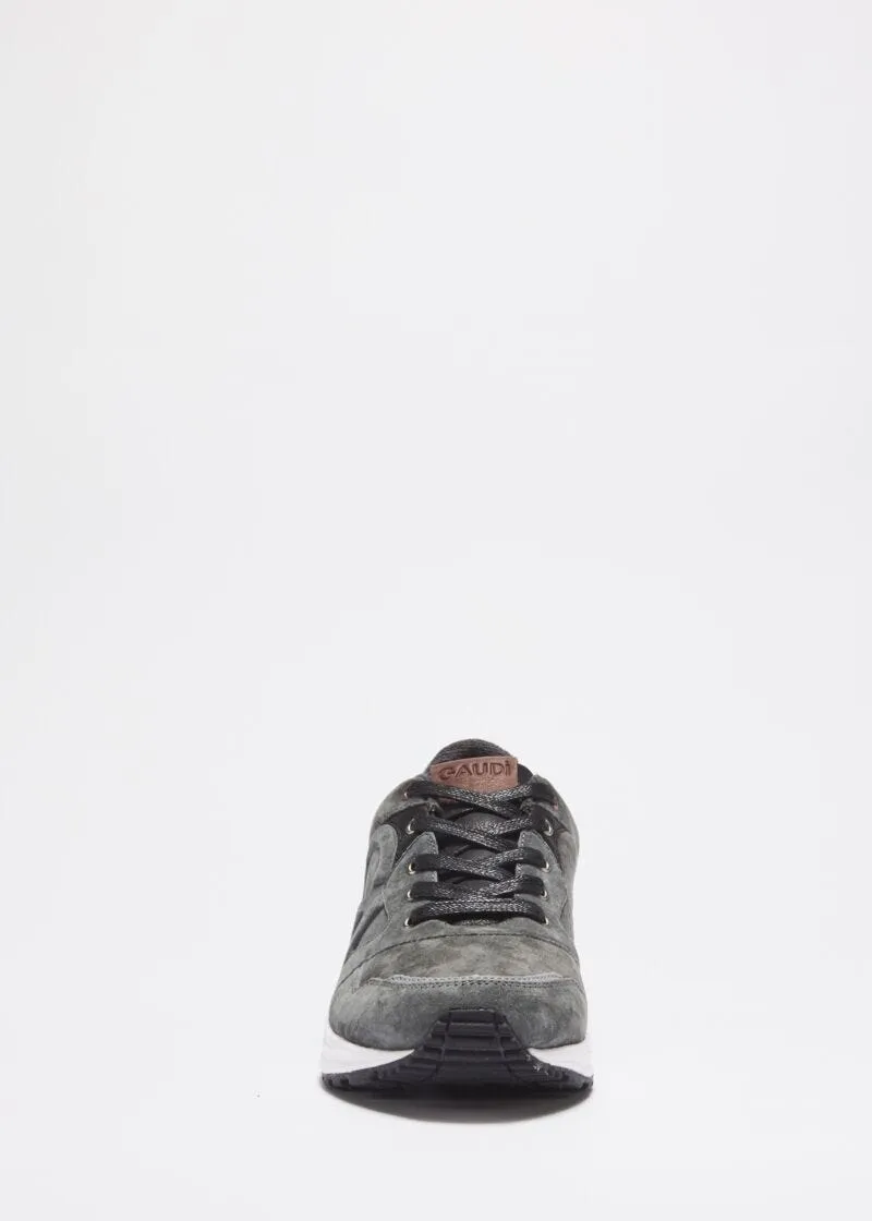 Sneakers in pelle grigia scamosciata