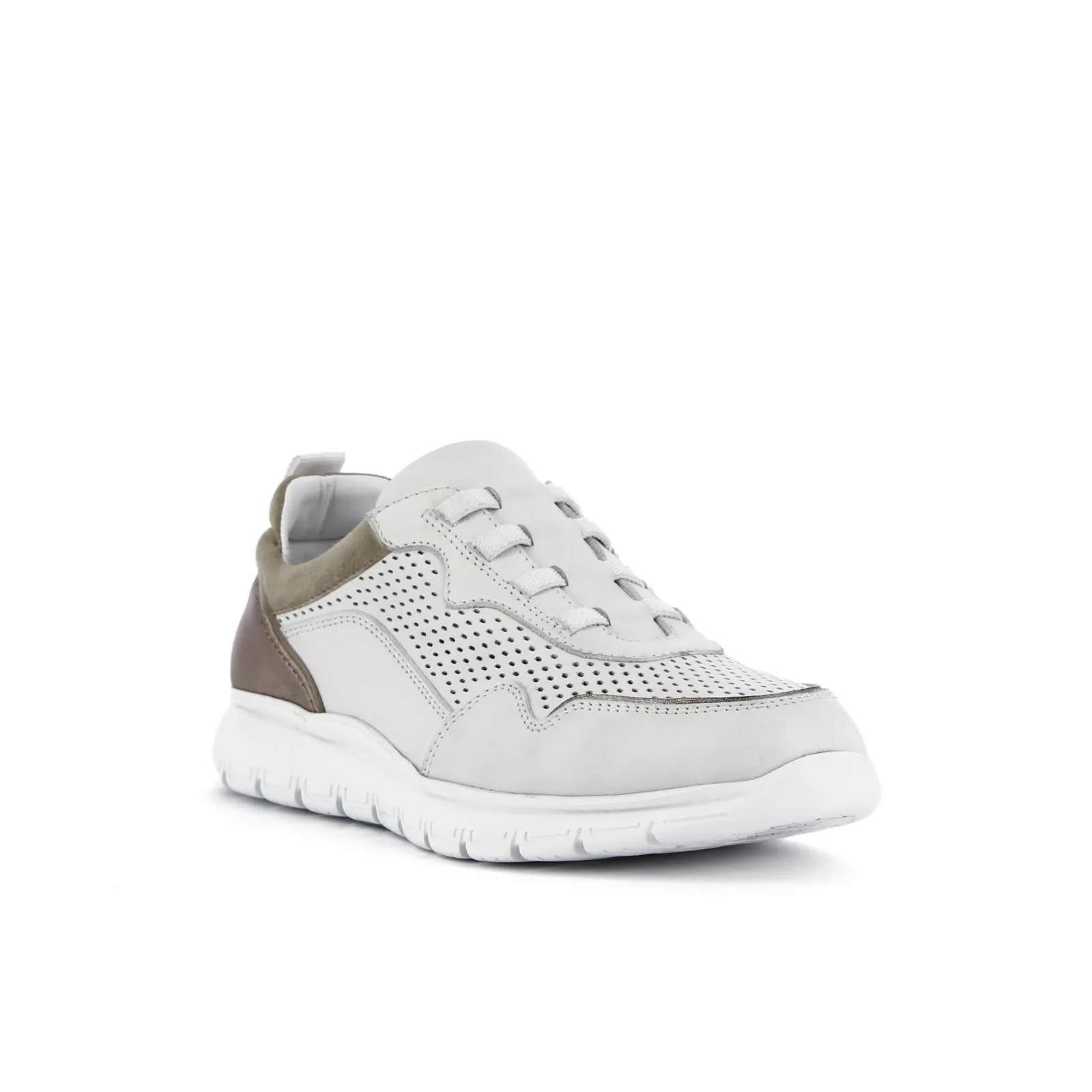 Sneakers slip-on bianche traforate con suola dentellata