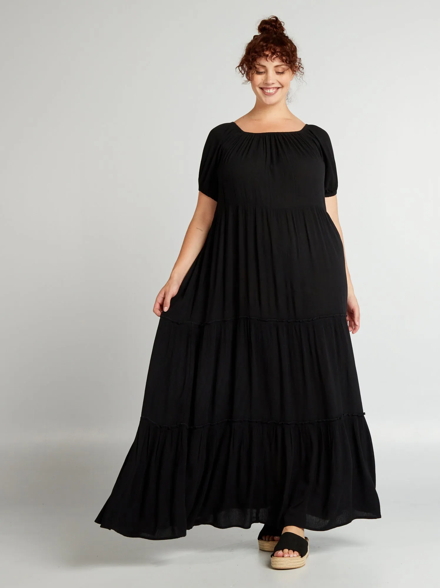 Vestito lungo morbido con balze - nero